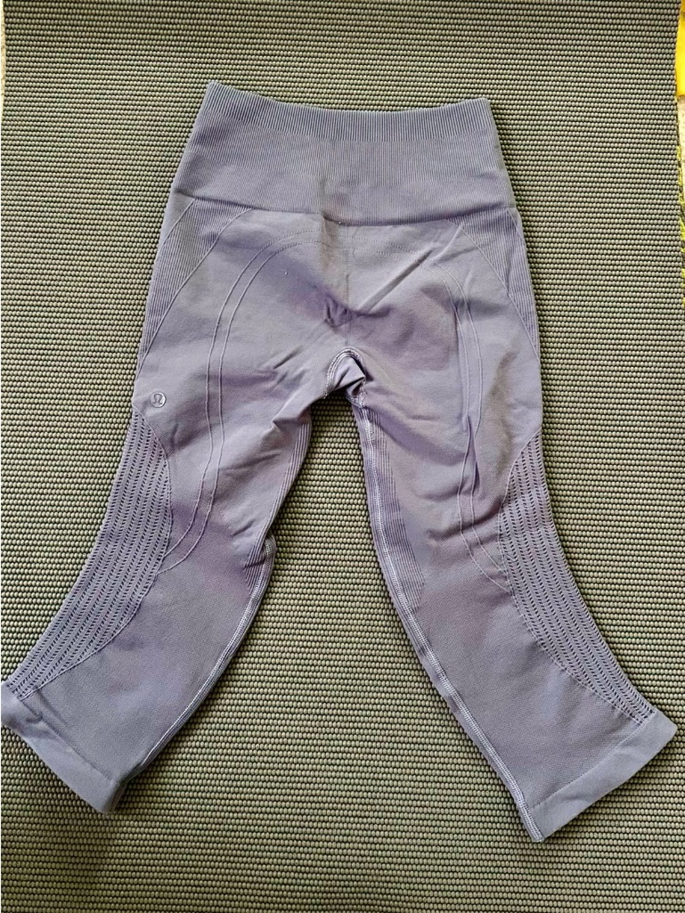 Lululemon size 4
